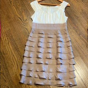 Pretty dress. Easy to wear!